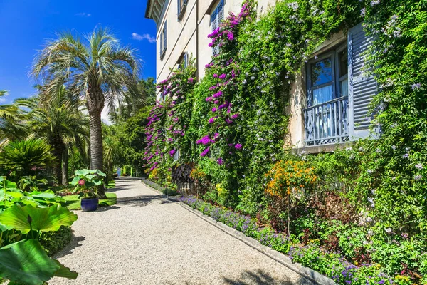 Beautiful gardens of famous italian lake Lago mggiore.Isola Madre. — Stock Photo, Image