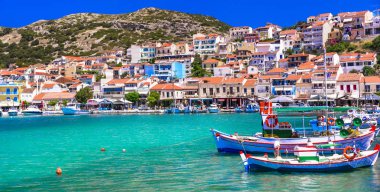 Renkli Yunanistan serisi - pitoresk Pisagor kasabası, Samos adası.