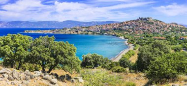 Midilli adasında güzel Molyvos şehir panoramik görünümü. En iyi 