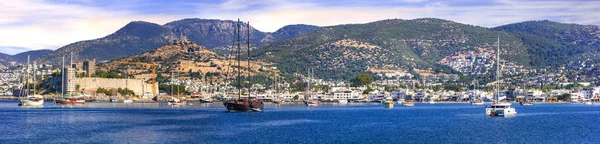 Bodrum, Turkije. Panoramisch uitzicht op de oude stad en Marine — Stockfoto