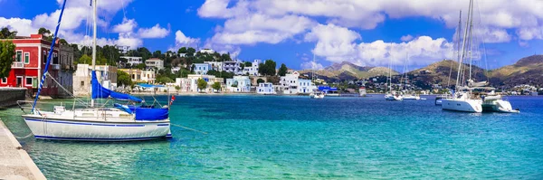 Piękna grecka wyspa Leros. Dodekanez. widok na wioskę Agia Marina. — Zdjęcie stockowe