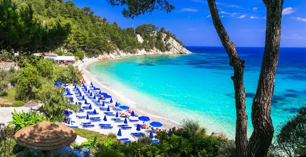 Один з найкрасивіших пляжів Греції-Лимонкія в острові Самос. — стокове фото