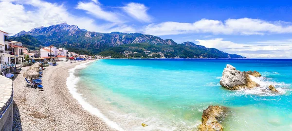 Yunanistan yaz tatili - Samos adası ve doğal Kokkari köyü — Stok fotoğraf