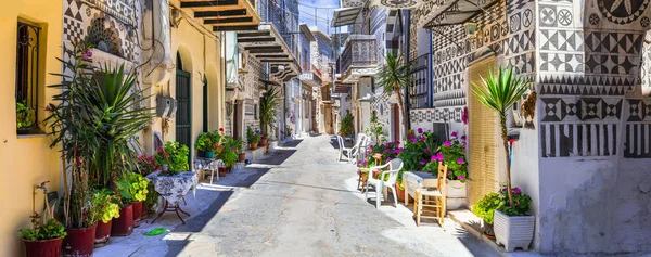 Pueblos más bellos de Grecia - Pyrgi tradicional único en — Foto de Stock