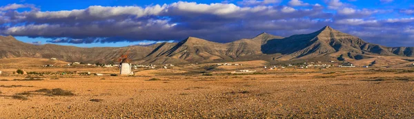 Paysages déserts magiques de l'île volcanique de Fuerteventura, Canaries, Espagne . — Photo