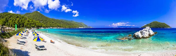 Skopelos adasının en iyi plajları - Milia plajı. Sporades, Yunanistan