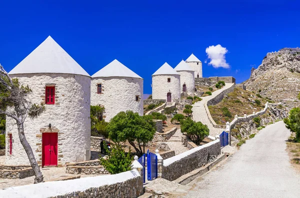 Traditionella Grekland väderkvarnar-Leros Island, Dodekaneserna — Stockfoto