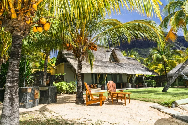 Tropical beach villa. Mauritius island hollidays — Stock Photo, Image