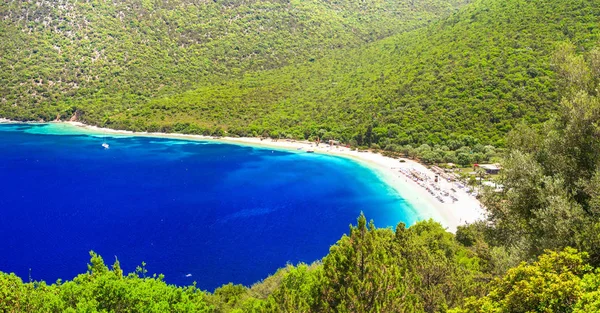 De bästa stränderna i Kefalonia-Antisamos med turkos vatten, Grekland. — Stockfoto
