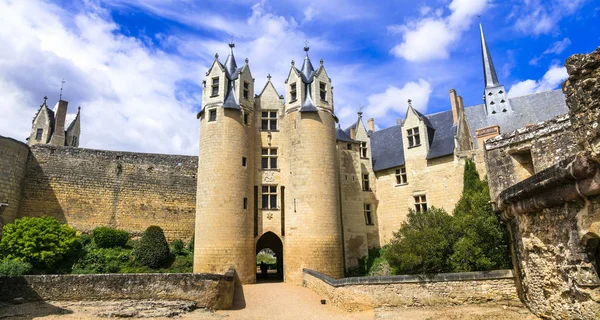 Middeleeuwse kastelen van de Loirevallei - indrukwekkende Montreuil-Bellay. — Stockfoto