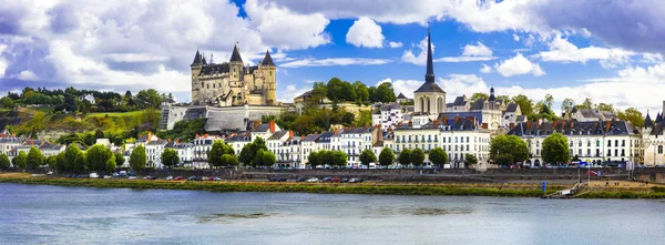 Grandes castillos medievales del valle del Loira - hermoso Saumur. Francia . —  Fotos de Stock