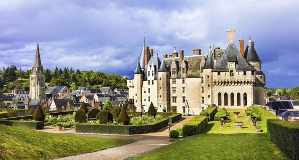 A Loire völgyének híres kastélyai-gyönyörű romantikus Langeais kastély, Franciaország. — Stock Fotó