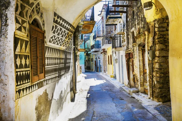 Charming old narrow streets of beautiful greek village Pyrgi, Chios island. — Stock Photo, Image