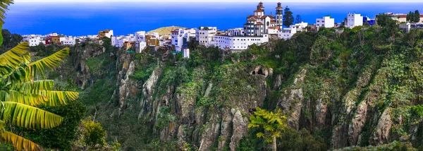 Beautiful mountain village Moya over rocks - Gran Canaria,Spain. — Stock Photo, Image