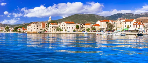 Idylliczne nadmorskie wioski w Chorwacji. Malownicza Kastella w Dalmacji — Zdjęcie stockowe