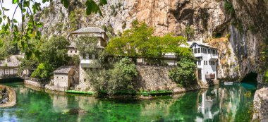 Blagaj Tekija: Uçurumun Altındaki Güzel Manastır. Bosna-Hersek 'in simgeleri.