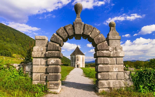 Travel and landmarks of Slovenia - mysterious Devil's Tower in Soteska. — Stock Photo, Image