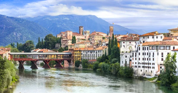 Krásná středověká města Itálie - malebná Bassano del Grappa, Benátsko, Itálie. — Stock fotografie