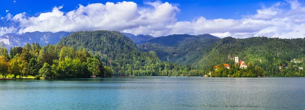 Skönhet i naturen - underbar sjö Bled i Slovenien — Stockfoto