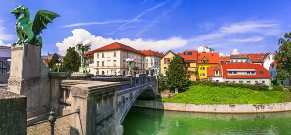 Lugares de interés de Eslovenia - hermosa Liubliana con el famoso puente viejo . — Foto de Stock