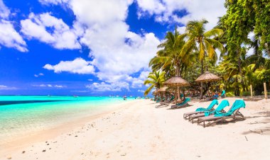 Muhteşem huzurlu doğa manzarası - Mauritius adasının tropikal plajı, Le Morne