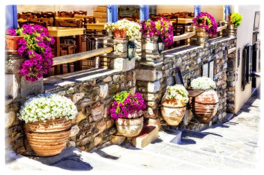 Geleneksel Yunanistan. Tipik Yunan sokak restoranları (tavernaları). Naxos, Cycades.