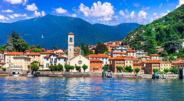 Torno köyü, Lago di Como Gölü 'nün huzurlu manzarası. Lombradia, İtalya