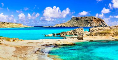 Yunanistan 'ın en güzel plajları Karpathos adasındaki turkuaz denizli Lefkos.