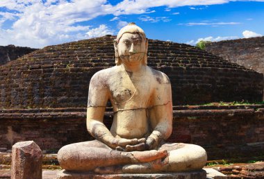 Sri Lanka seyahat ve simgeleri - antik şehir Polonnaruwa, UNESCO Dünya Mirası. Vatadage tapınağındaki Buda heykeli
