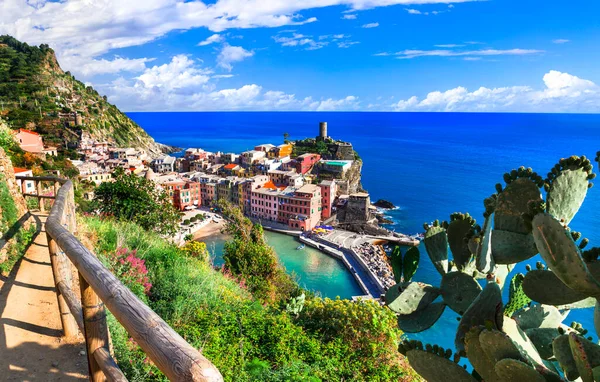 Itália Viagens Marcos Maravilhosa Aldeia Piscatória Vernazza Tradicional Costa Liguria — Fotografia de Stock