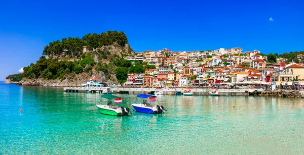 多姿多彩的美丽小镇帕加 希腊爱奥尼亚海岸完美的避风港 伊庇鲁斯受欢迎的旅游胜地和暑假 — 图库照片