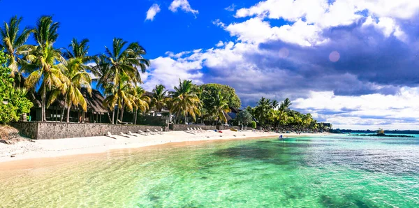 Traumhafte Strandkulisse Idyllische Tropische Landschaft Mit Weißem Sand Und Palmen — Stockfoto