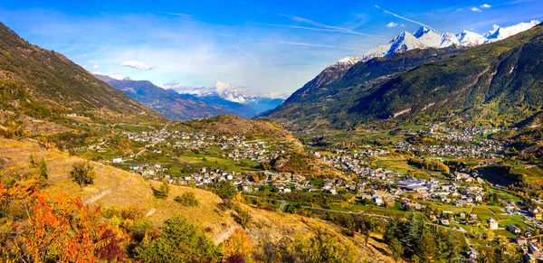 印象的なアルプスの山々の風景 北イタリアの美しいヴァレ ダオスタ 秋の風景 — ストック写真