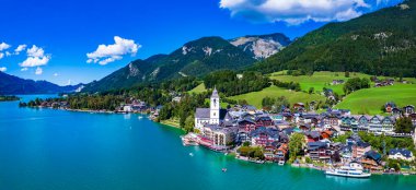 Avusturya 'nın Salzkammergut bölgesindeki Wolfgangsee Gölü nefes kesici dağ manzarasıyla çevrili güzel bir banyo gölüdür. Avusturya turizm ve seyahat beldesi