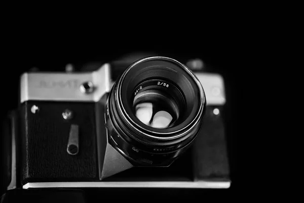 Old analog camera in black and silver tones — Stock Photo, Image