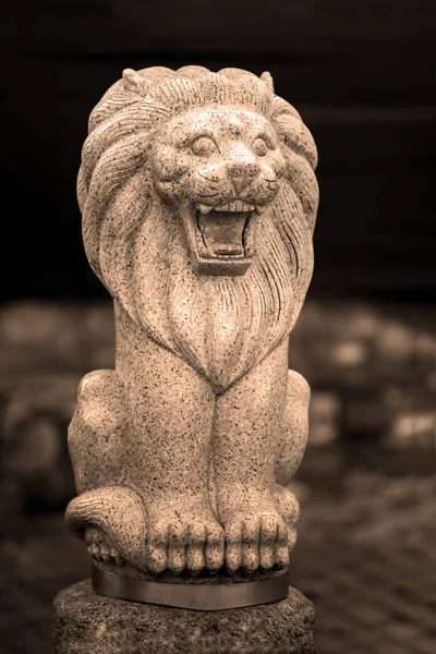 Beeld van een leeuw gemaakt van steen Stockfoto