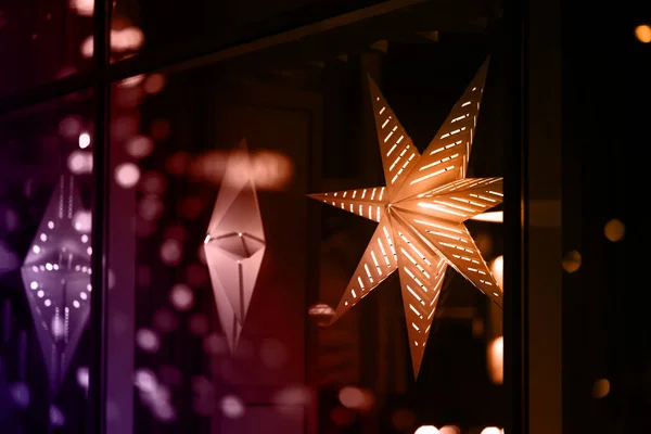 Jul stjärnor på en mörk bakgrund — Stockfoto