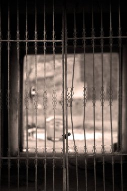 Binanın içinde eski Ferforje Kapılar