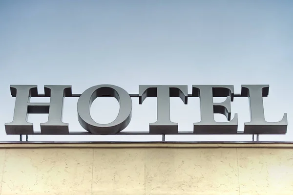Et skilt med ordene "hotell" – stockfoto