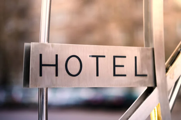 A sign with the words hotel — Stock Photo, Image