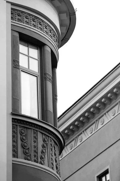 Facade of the building in art Nouveau style — Stock Photo, Image