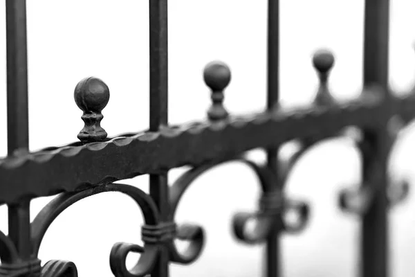 Μεταλλικό σφυρήλατο σίδερο φράχτη — Φωτογραφία Αρχείου