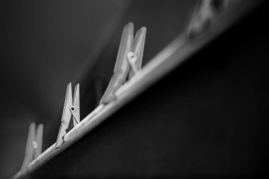 Clothespin arka planda tutar