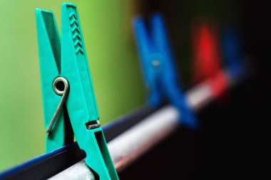 Clothespin arka planda tutar
