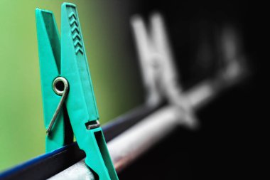Clothespin arka planda tutar