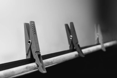 Clothespin arka planda tutar