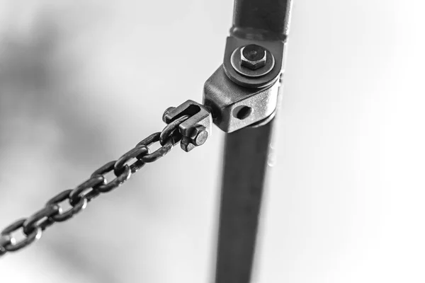 Perno con cadena de hierro — Foto de Stock