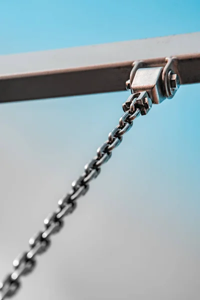 Demir zinciri ile cıvata — Stok fotoğraf