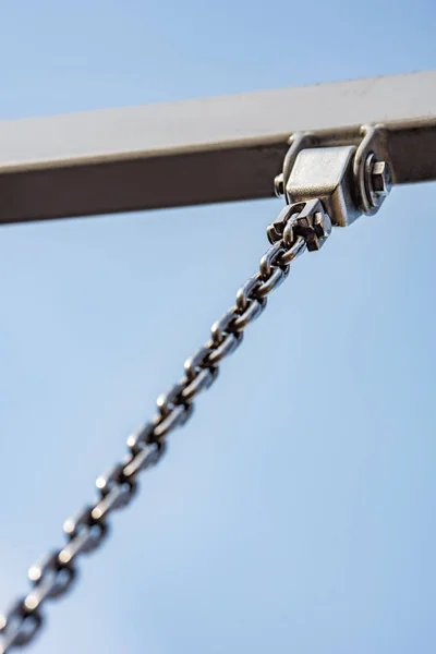 Demir zinciri ile cıvata — Stok fotoğraf