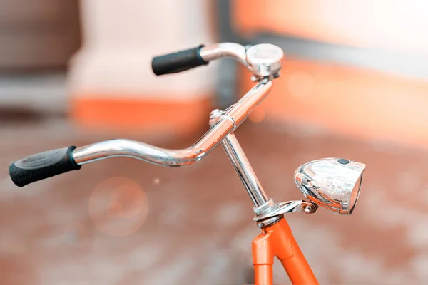 Bicicleta de estilo retro con detalles en cromo —  Fotos de Stock